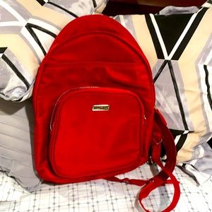 One shoulder hand bag.